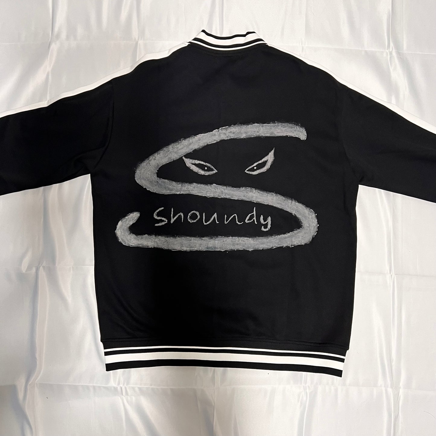 刺繍 襟付き バックロゴ スタジャン XL