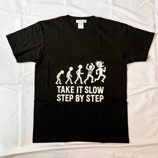 ゆっくりで良い、前に進め Tシャツ