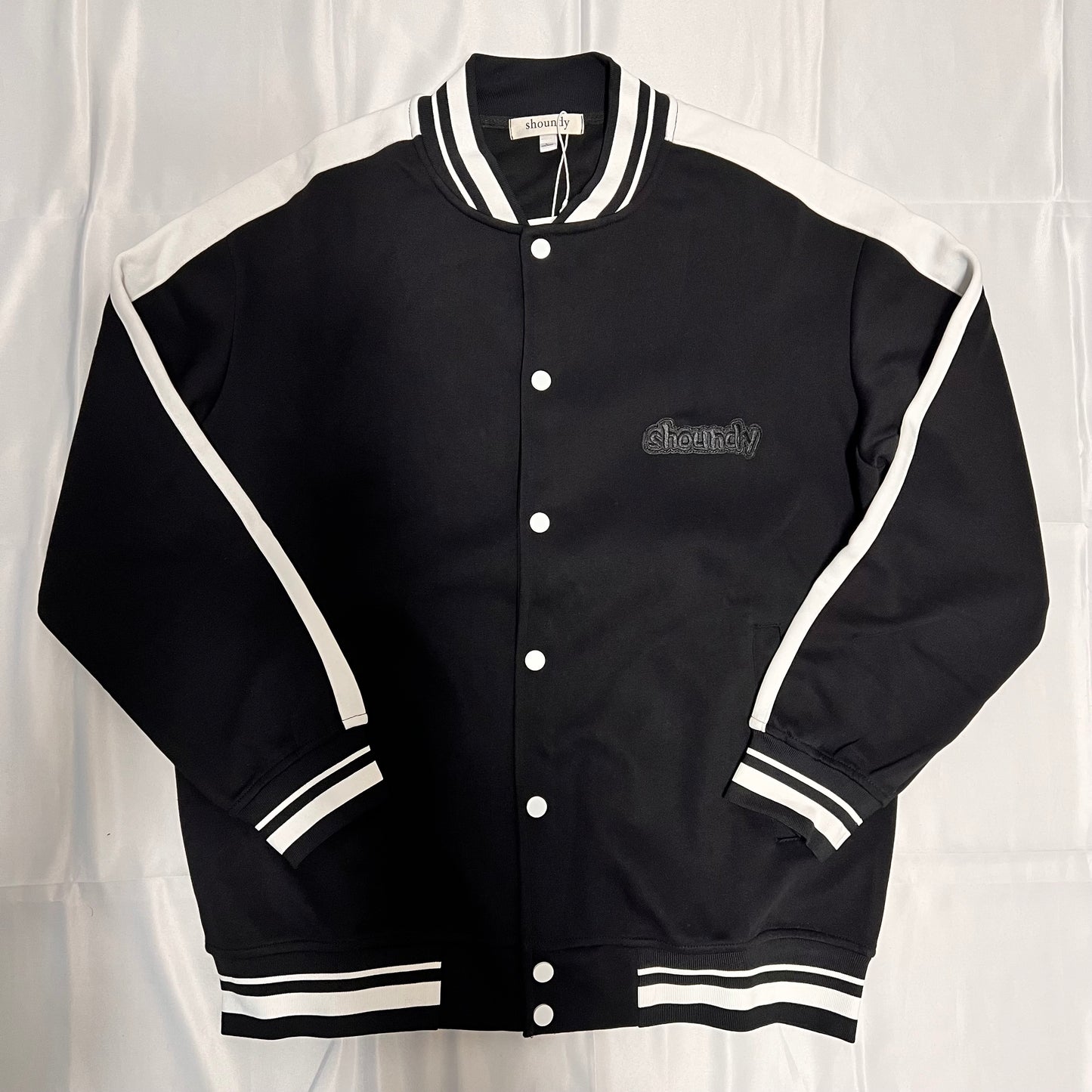 刺繍 襟付き バックロゴ スタジャン L