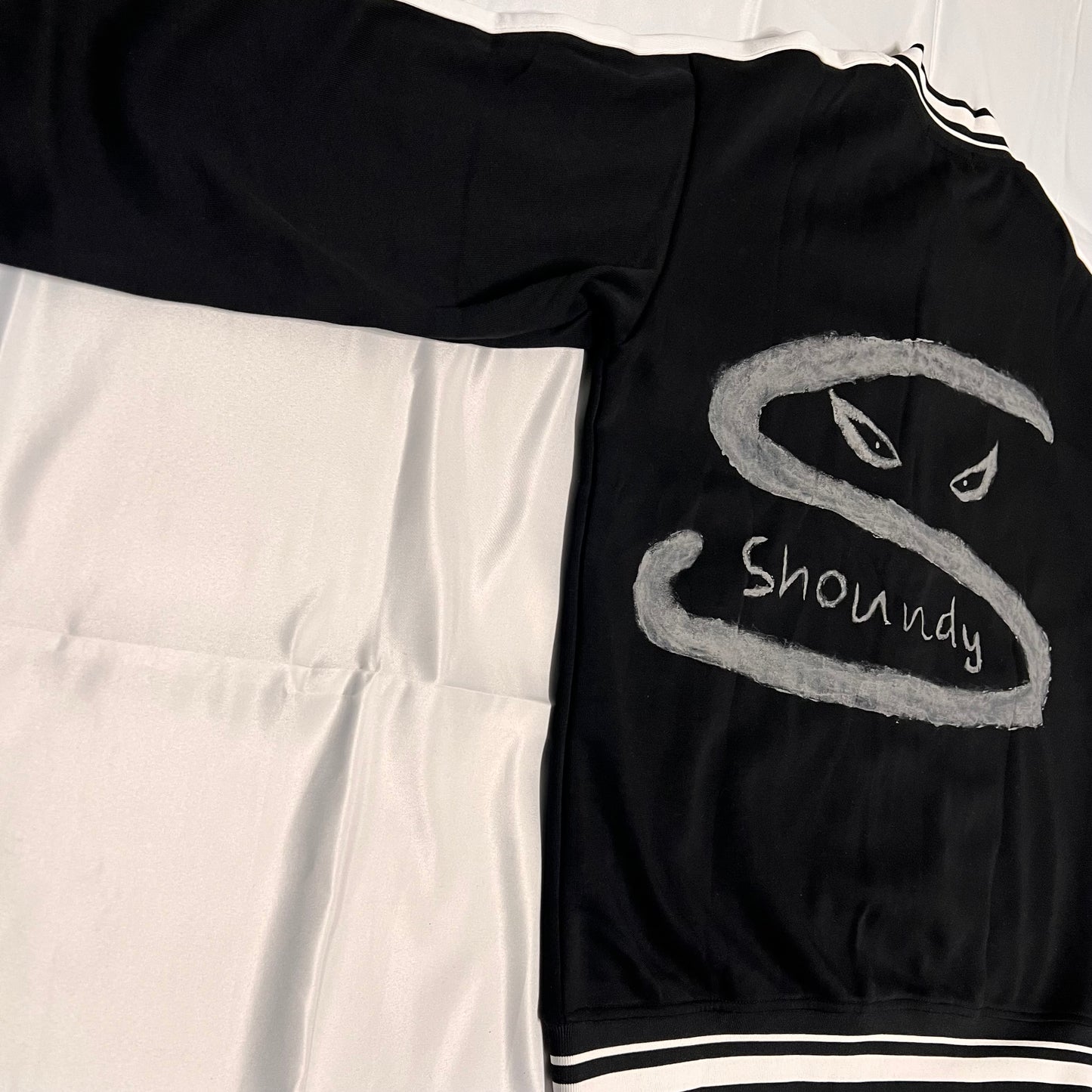 刺繍 襟付き バックロゴ スタジャン XL