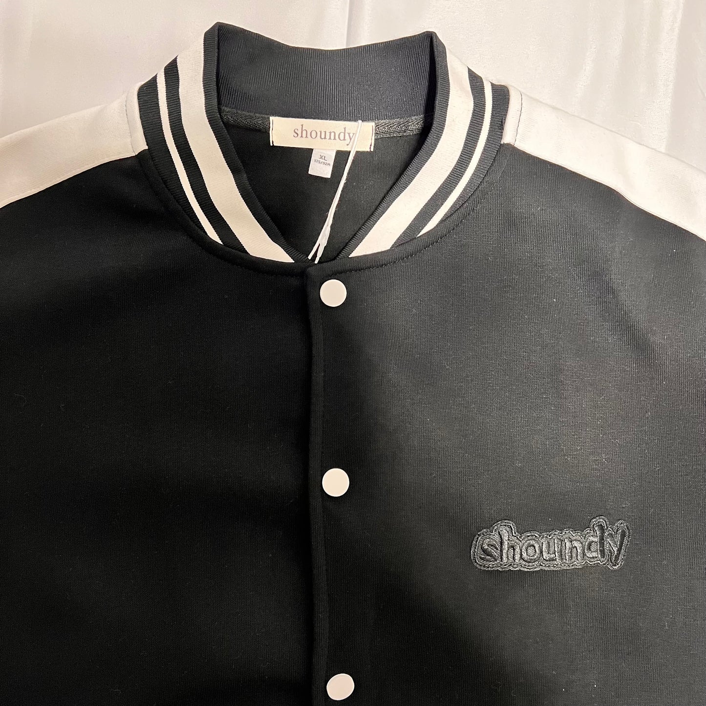 刺繍 襟付き バックロゴ スタジャン XL