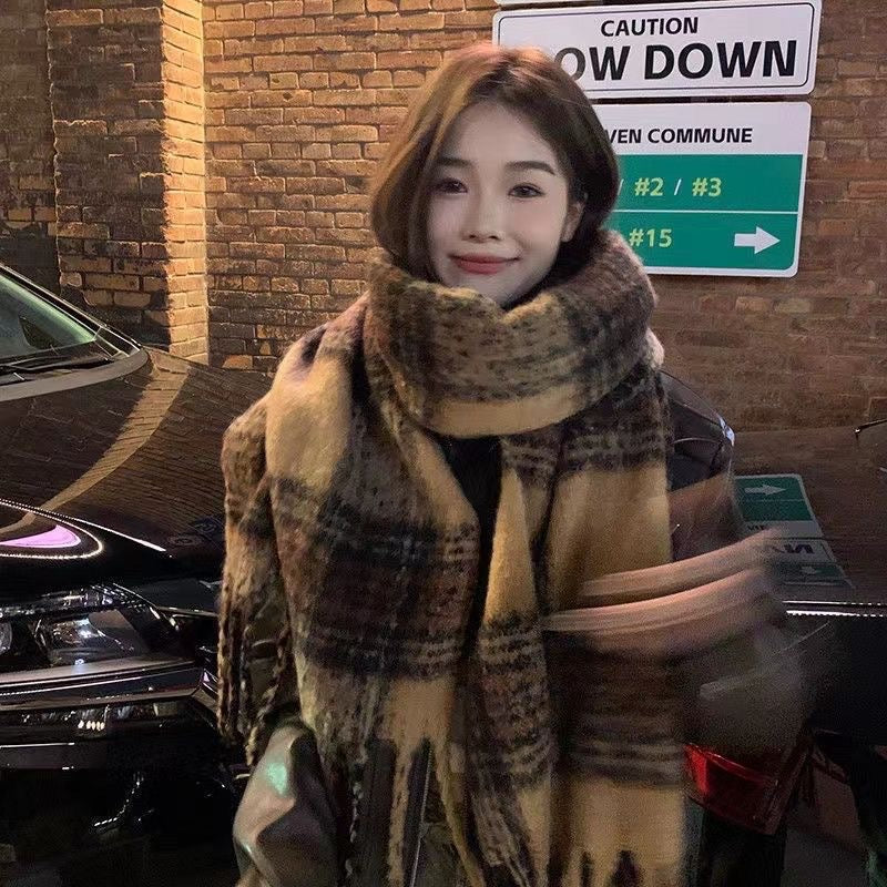 ニットマフラー　ブラウンチェック柄