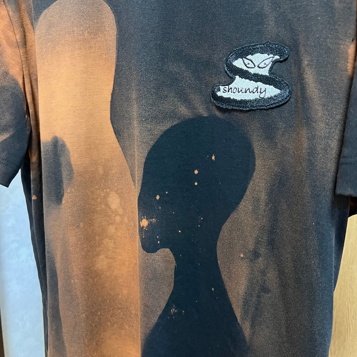 Bleached silhouette tee 01