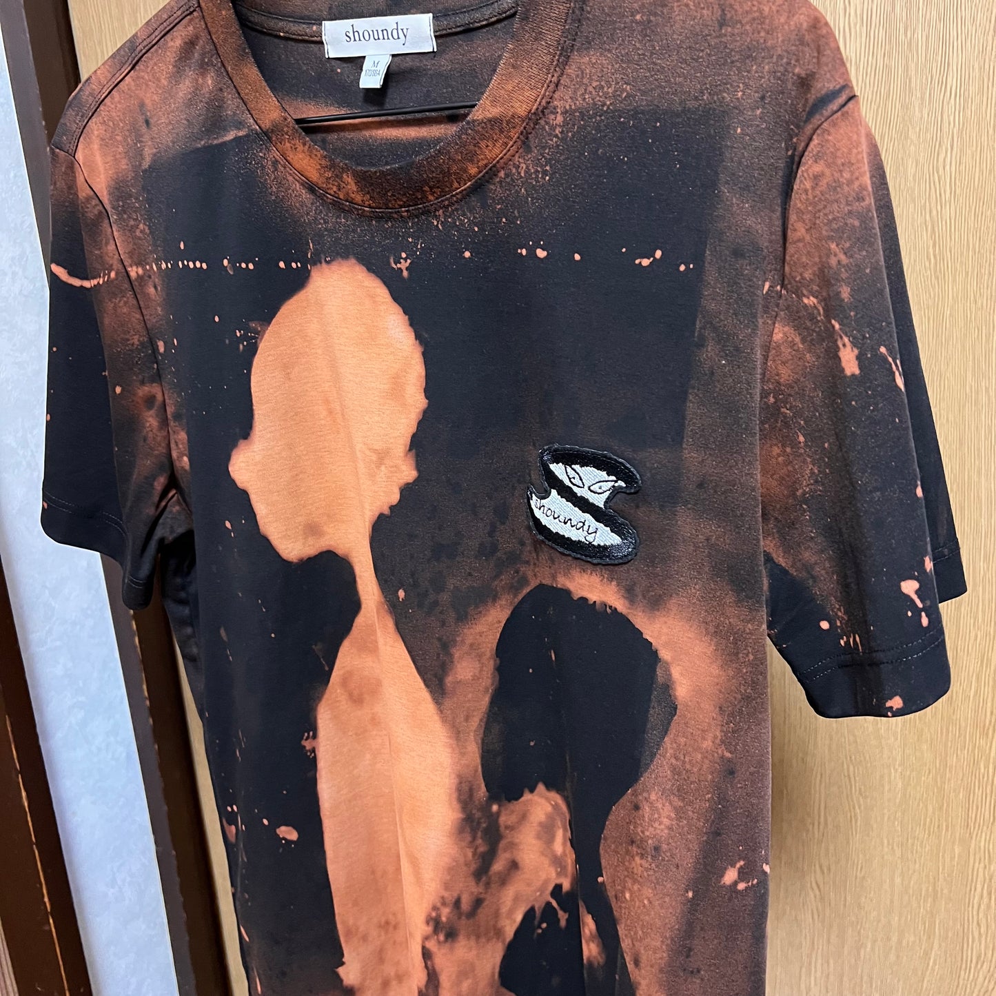 Bleached silhouette tee 04