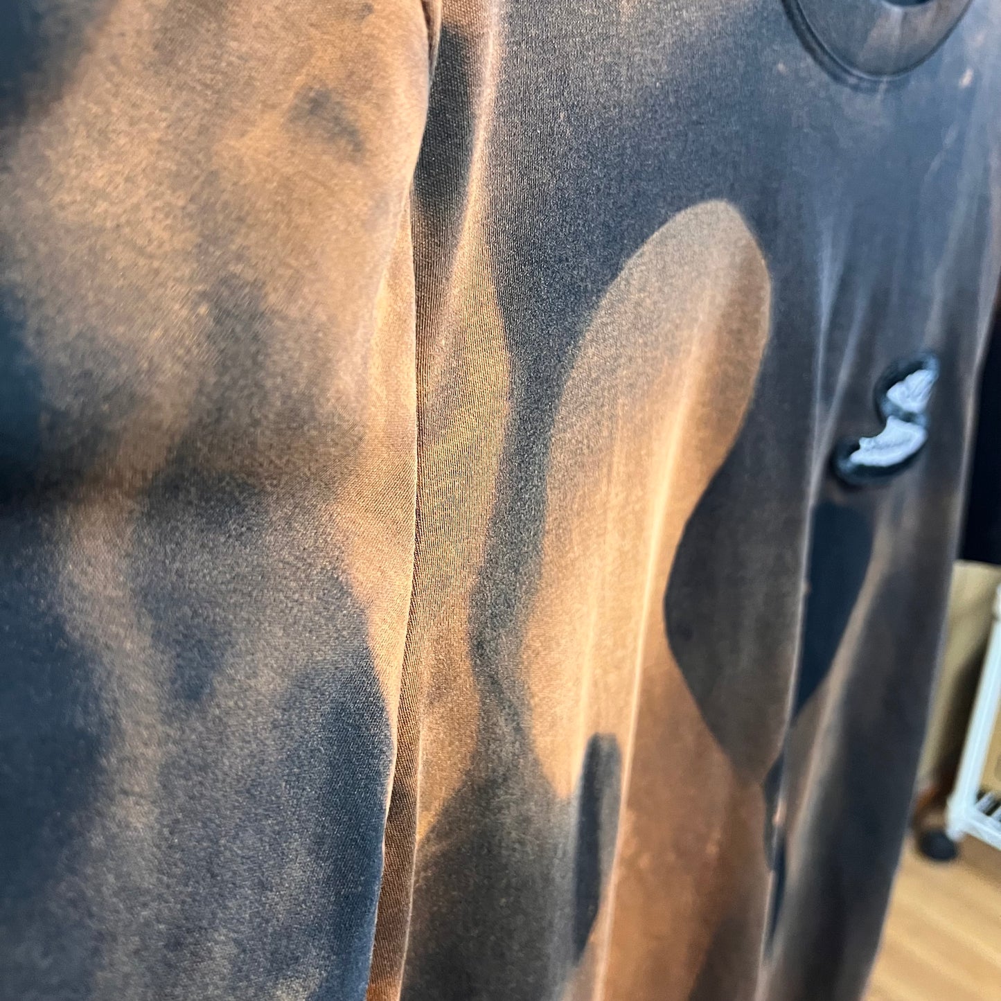 Bleached silhouette tee 01