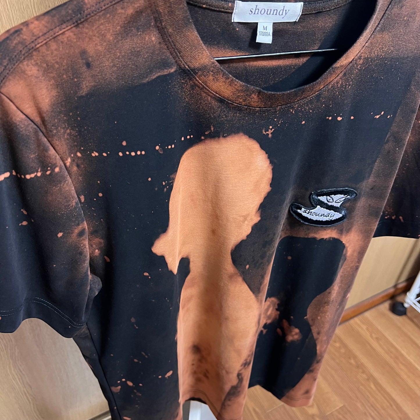 Bleached silhouette tee 04